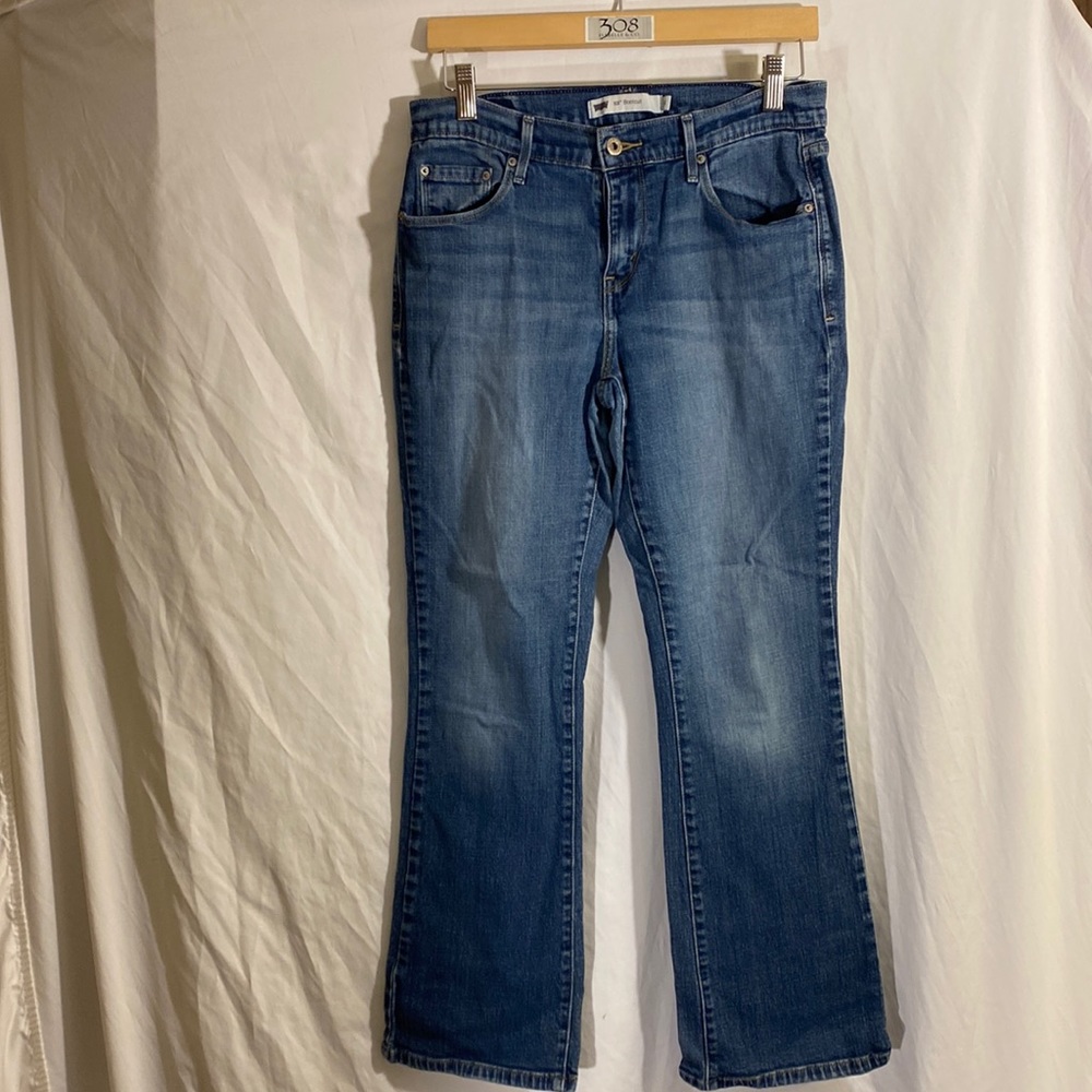Woman’s Levi’s 515 Bootcut Jeans size 6.
